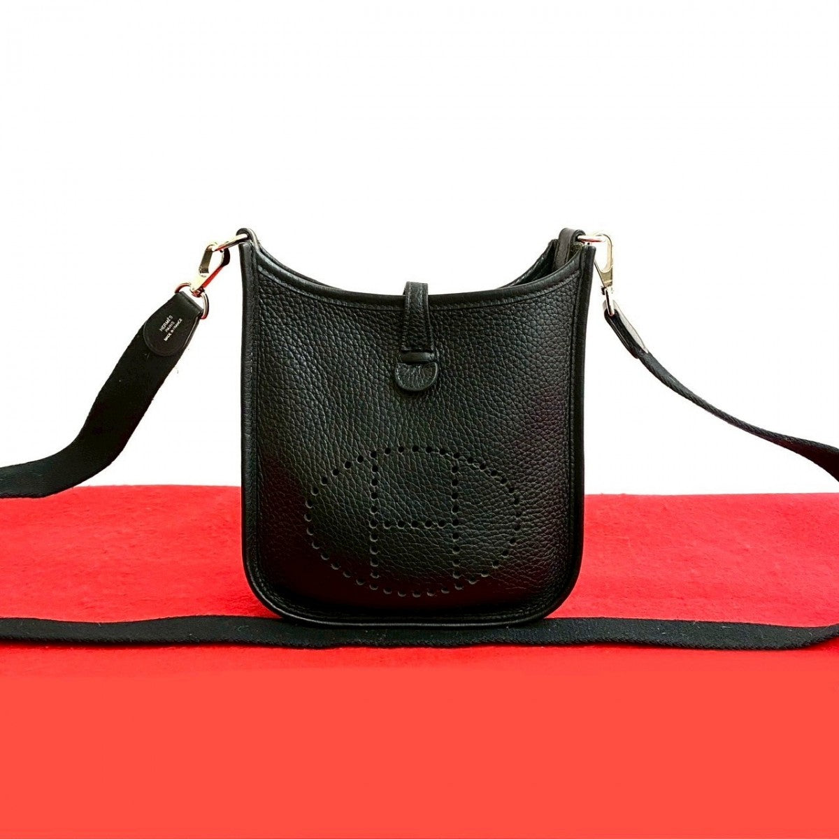Shoulder Bag Taurillon Clemence Evelyn Tpm Black