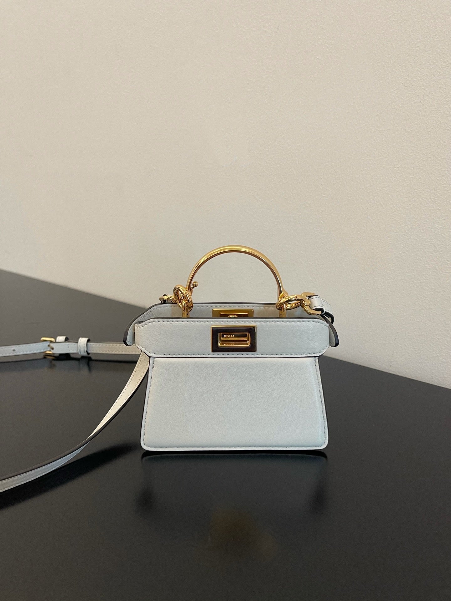 Top QualityTop Quality Peekaboo ISeeU White Handbag