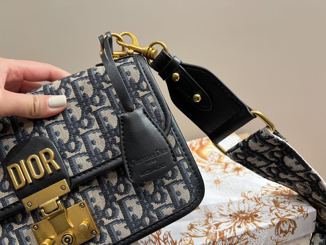 EN - Luxury DIR 364 Travel Bag