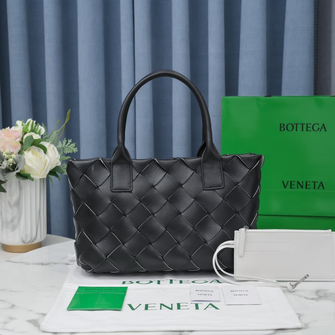 Top Quality Intrecciato Tote Bag For Women Black Medium