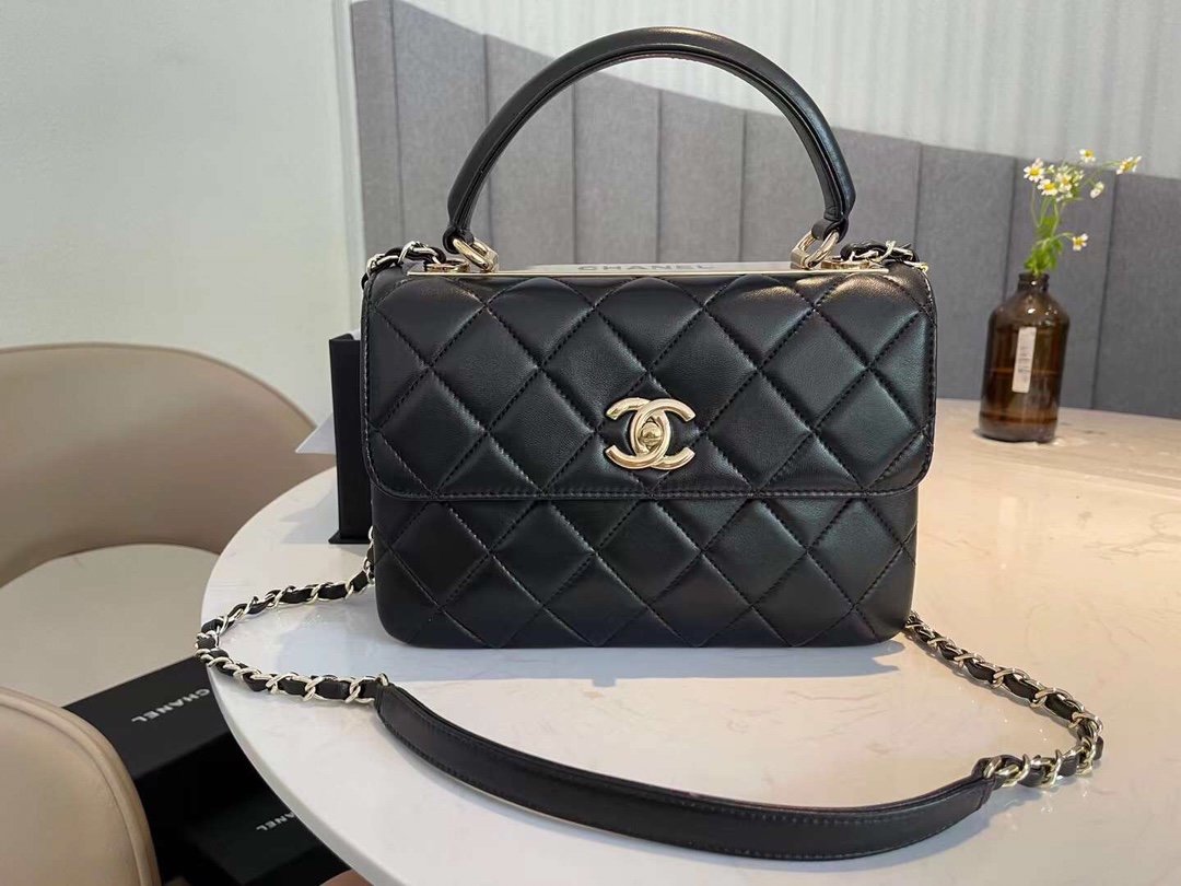 CHL Classic Toned Hardware 9.8in Black Gold Flap Handbag