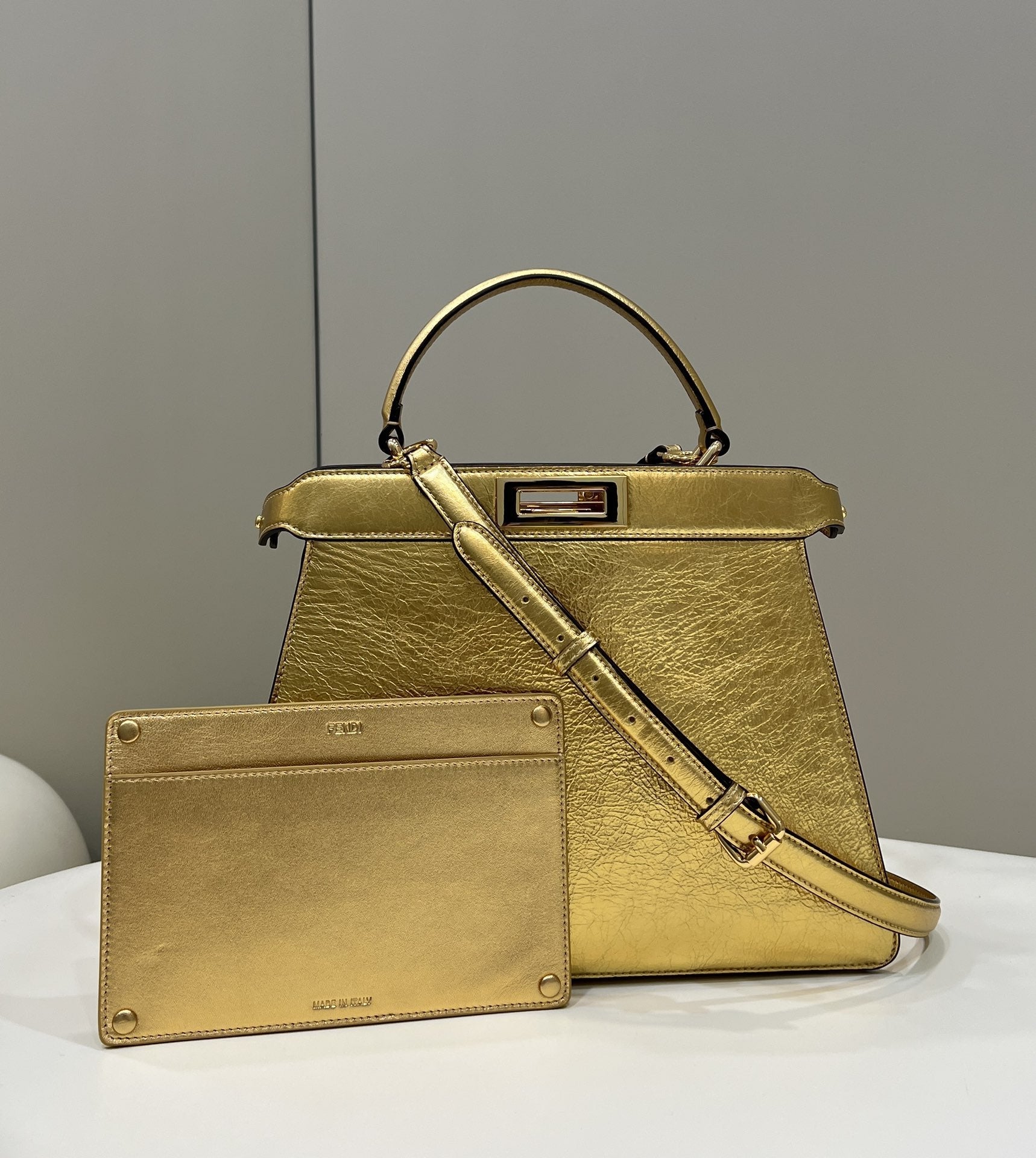 Top QualityTop Quality Peekaboo 33cm Gold Medium Handbag