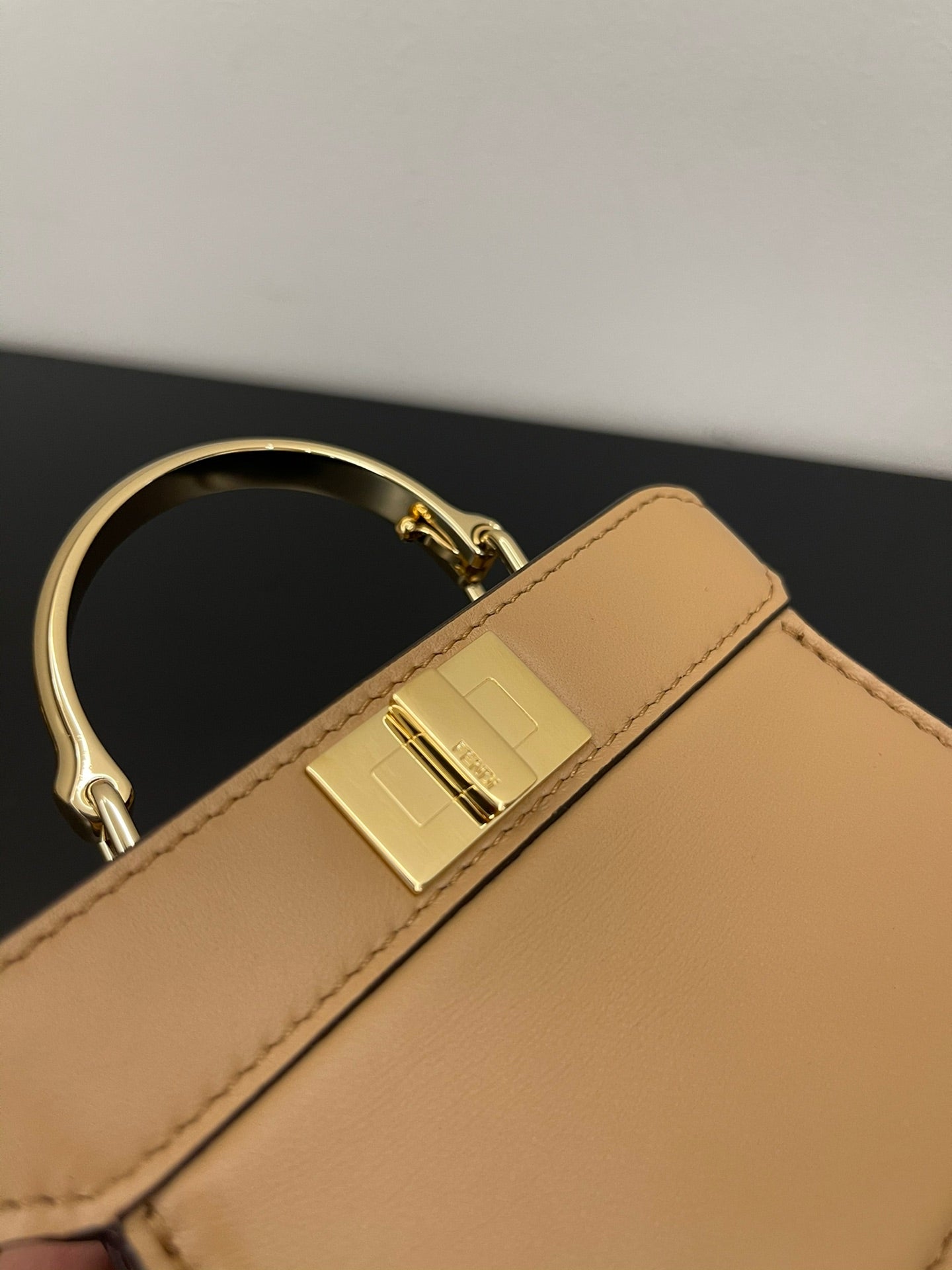 Top QualityTop Quality Peekaboo ISeeU Brown Handbag