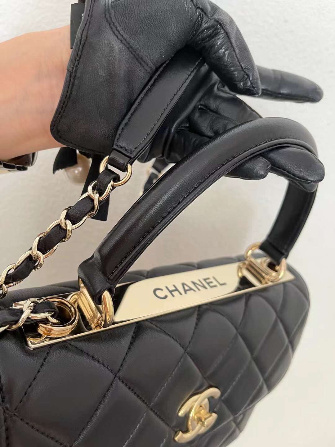 CHL Classic Toned Hardware 9.8in Black Gold Flap Handbag
