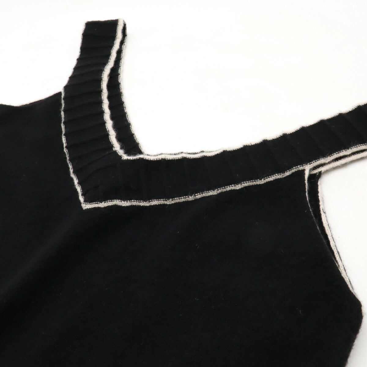 Chanel 100% Cashmere Coco Mark Knit Sleeveless Top
