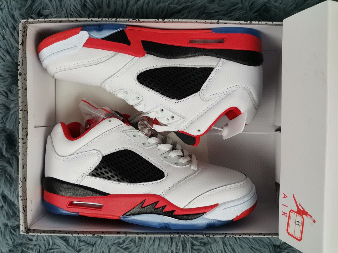 Jordan Low & Fire & Red Travel Bag