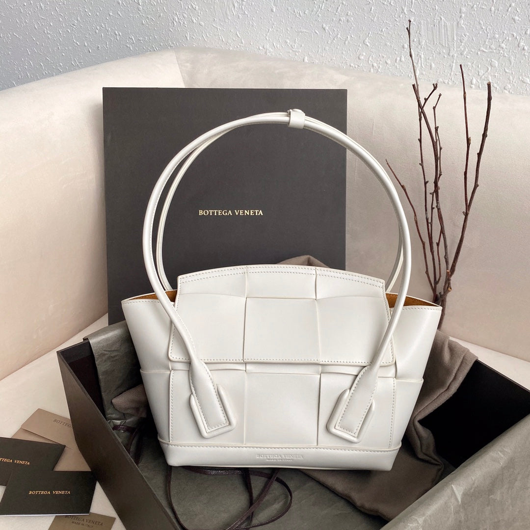 Top Quality Arco Bag For Women In White Travel Bag