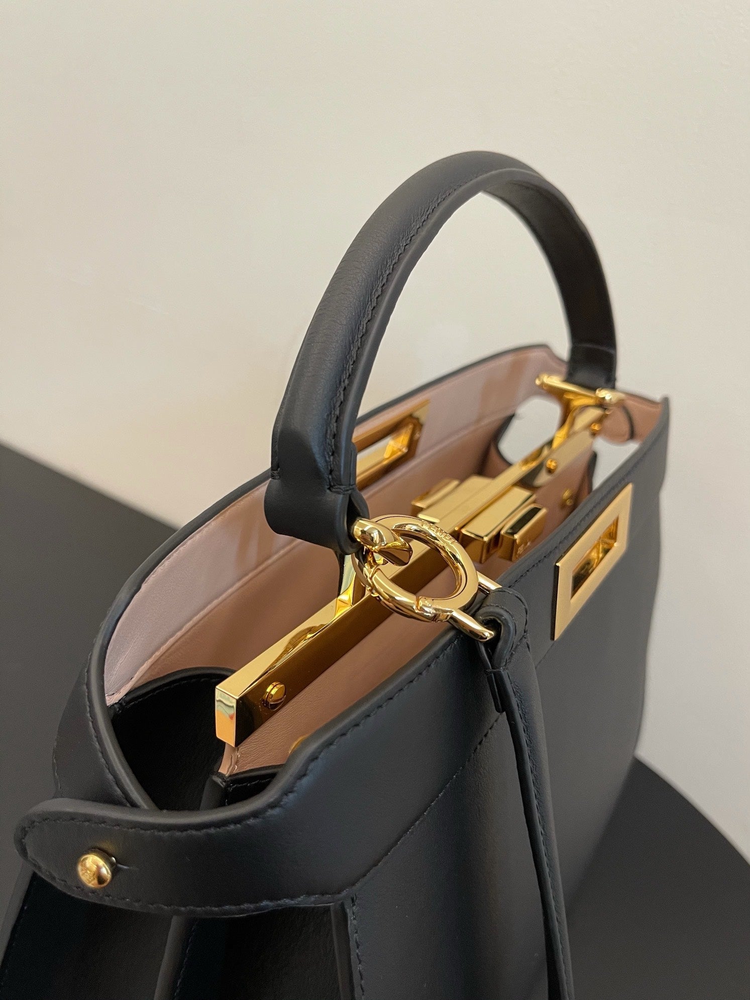Top QualityTop Quality Peekaboo ISeeU Black Small Handbag