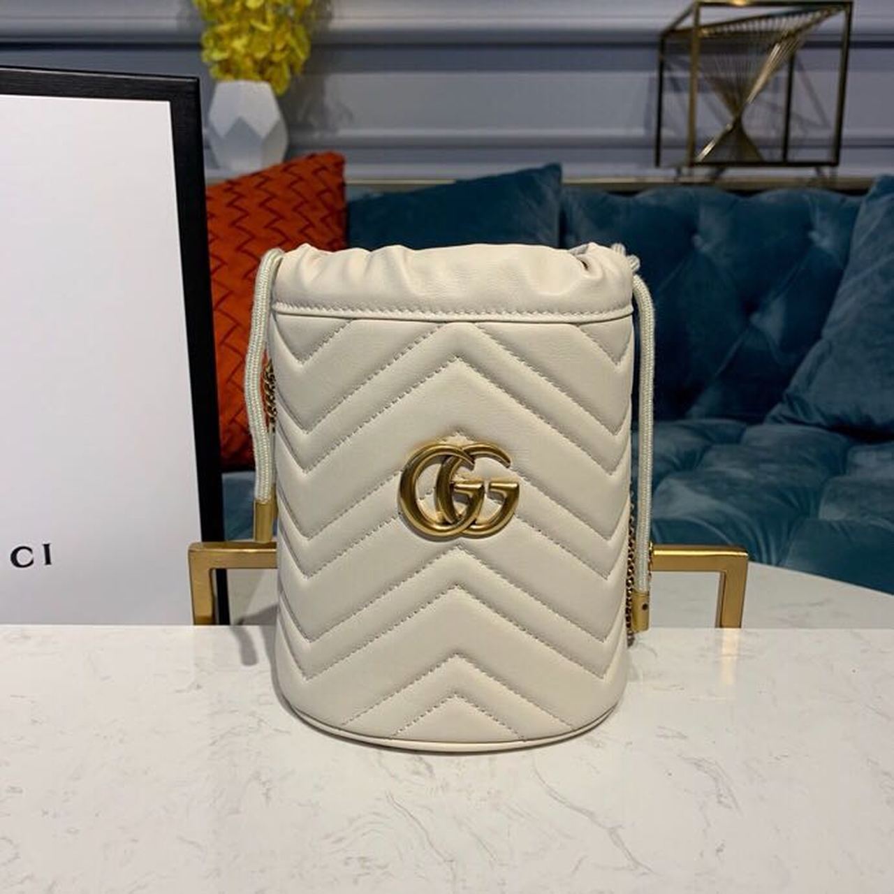 gg Marmont MatelassÃ© Chevron 6in White Mini Bucket Bag