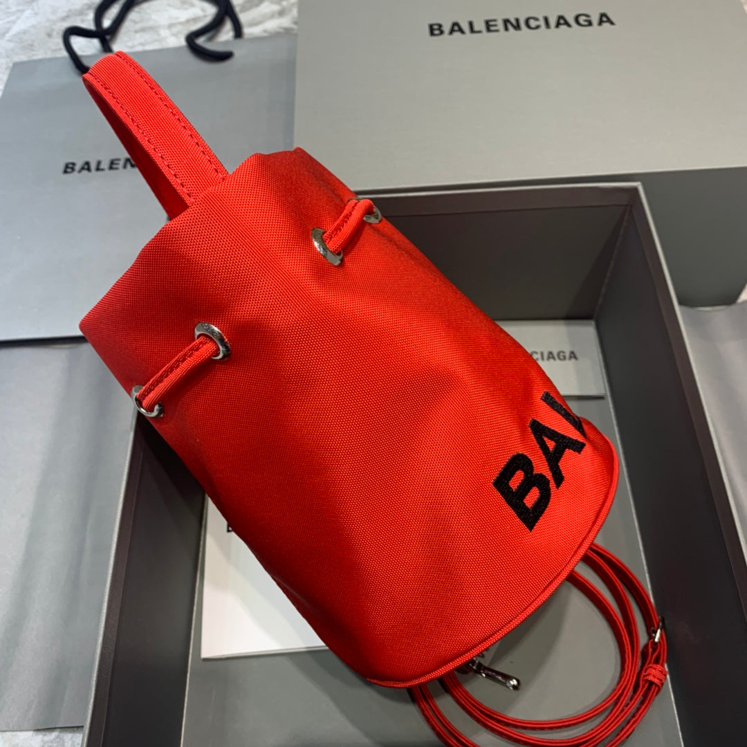 Top Quality Le Cagole Metop Qualityum Bag Red Bucket Bucket Bag