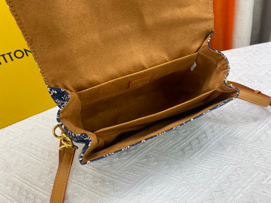 EN - Luxury LUV 802 Travel Bag