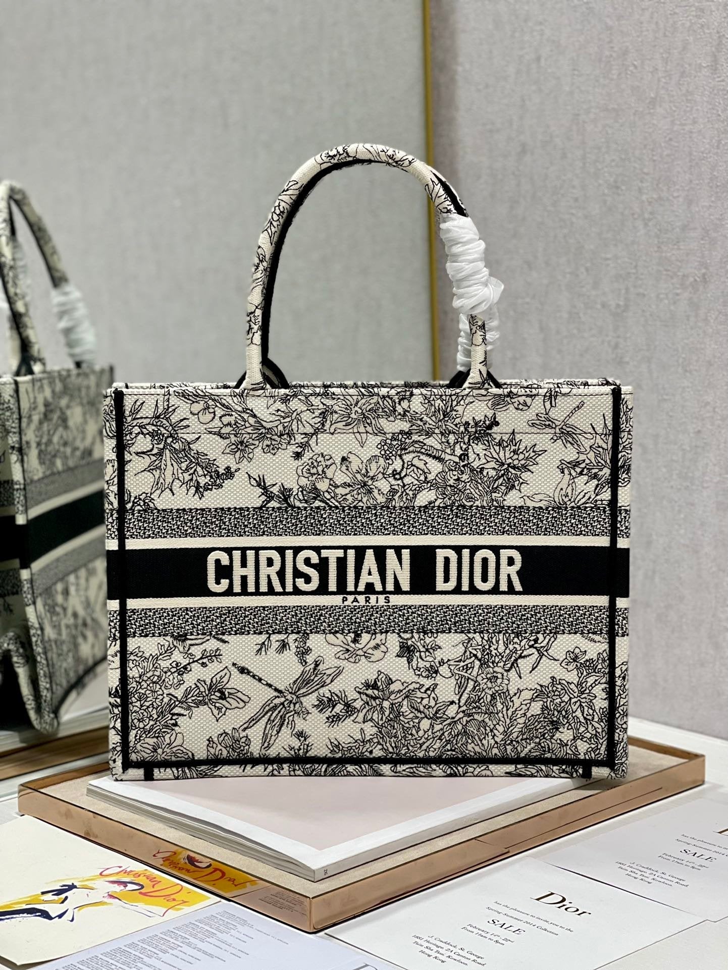 Metop Qualityum Book Toile De White Blue Book Tote Shoulder Bag