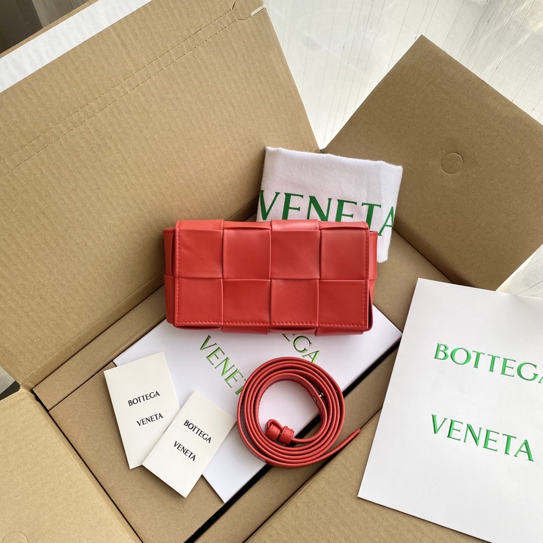 Top Quality Candy Cassette For Women Women Red Travel Bag