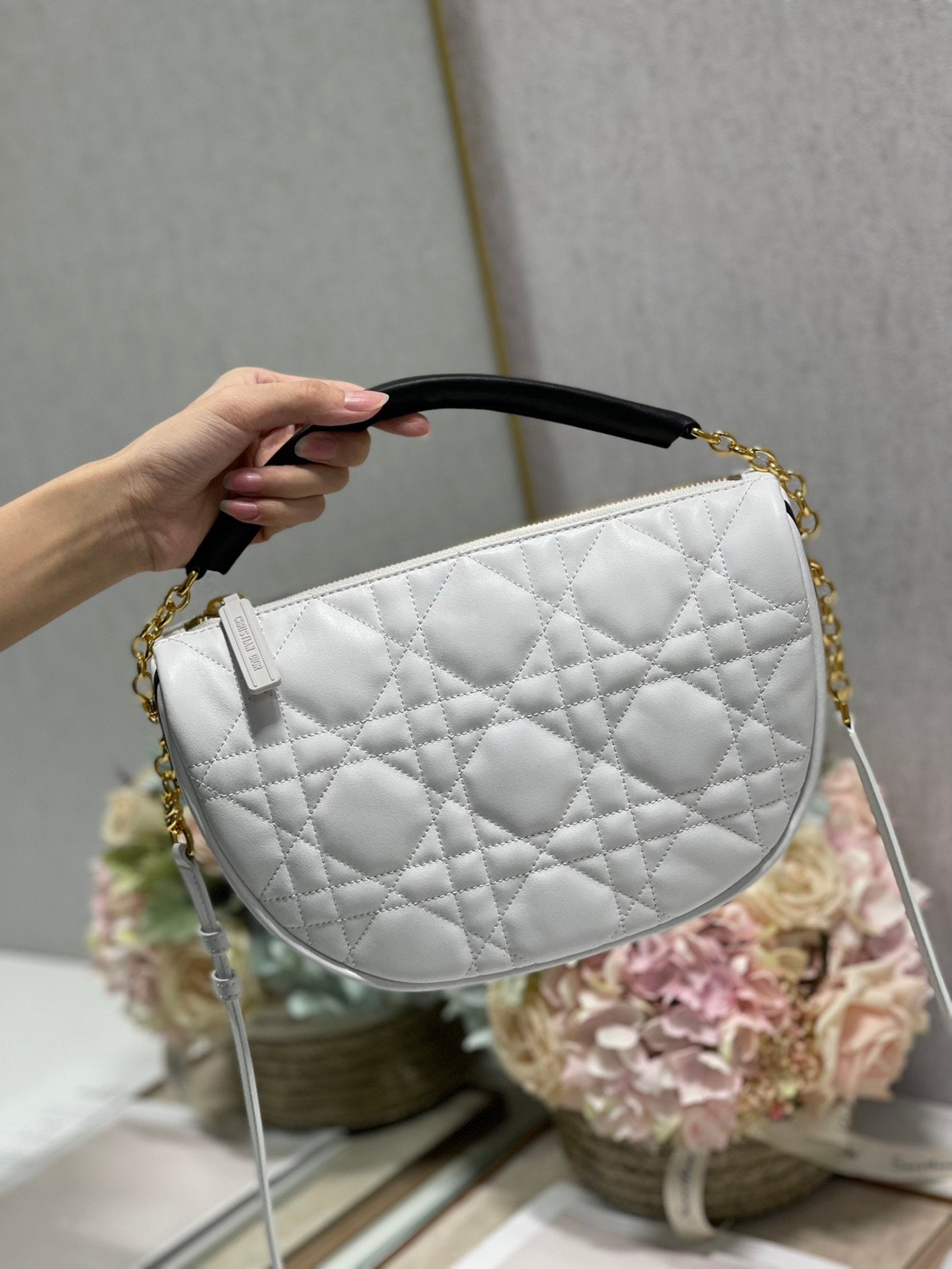 Metop Qualityum Vibe Cannage Cd White Crossbody Bag