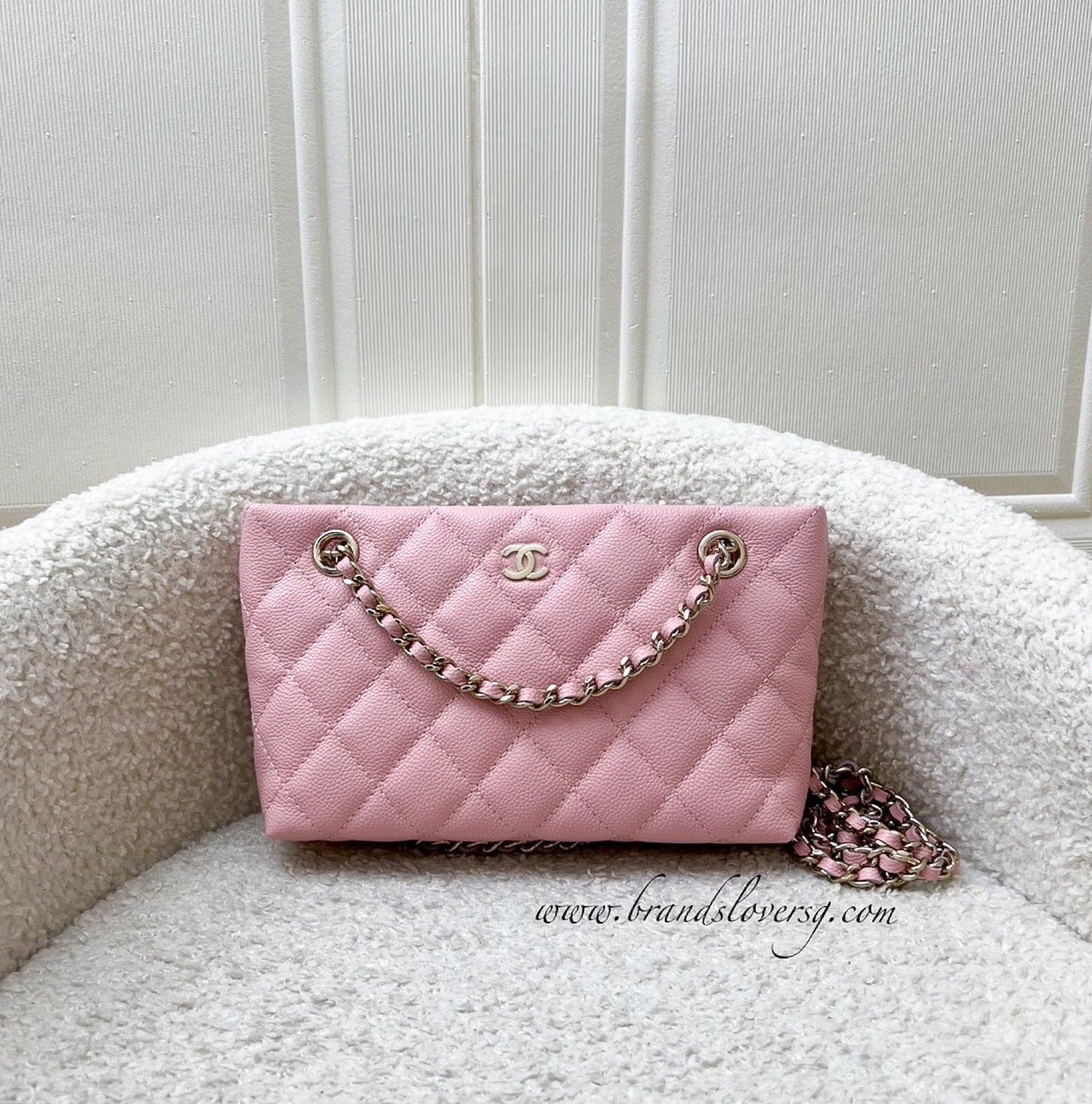 Chanel [Brand New] / Mini Clutch with Chain in Pink Caviar and SHW (Model: )