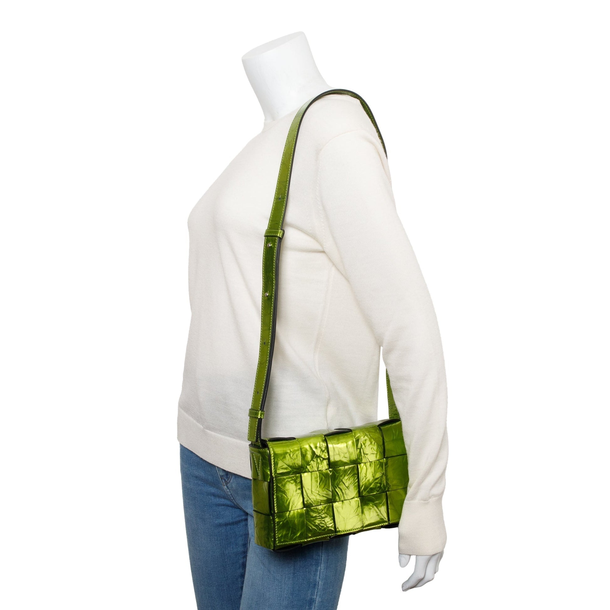 Bottega Veneta Metallic Crushed Calfskin Maxi Intrecciato Cassette Bag Leather Green Travel Bag