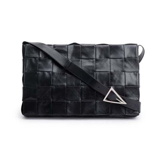 Bottega Veneta en Intrecciato Maxi Cassette Messenger Bag Leather Black Travel Bag