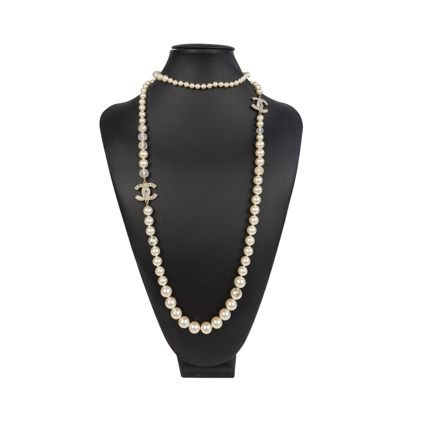 Graduated Pearl Necklace Signature