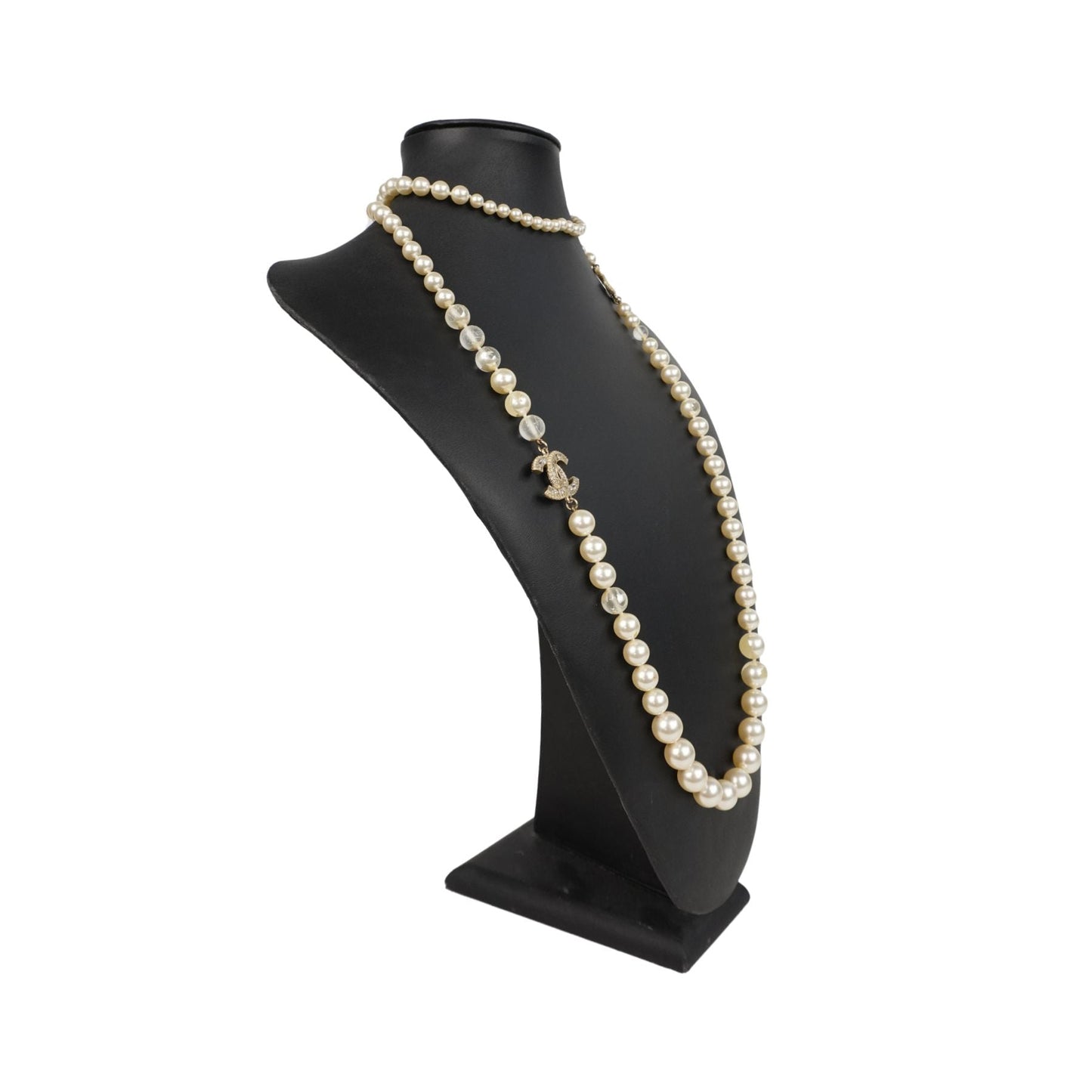 Graduated Pearl Necklace Signature