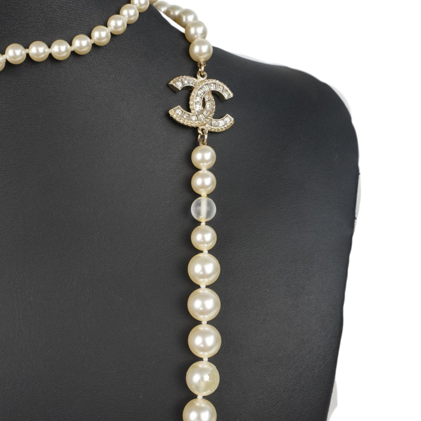 Graduated Pearl Necklace Signature