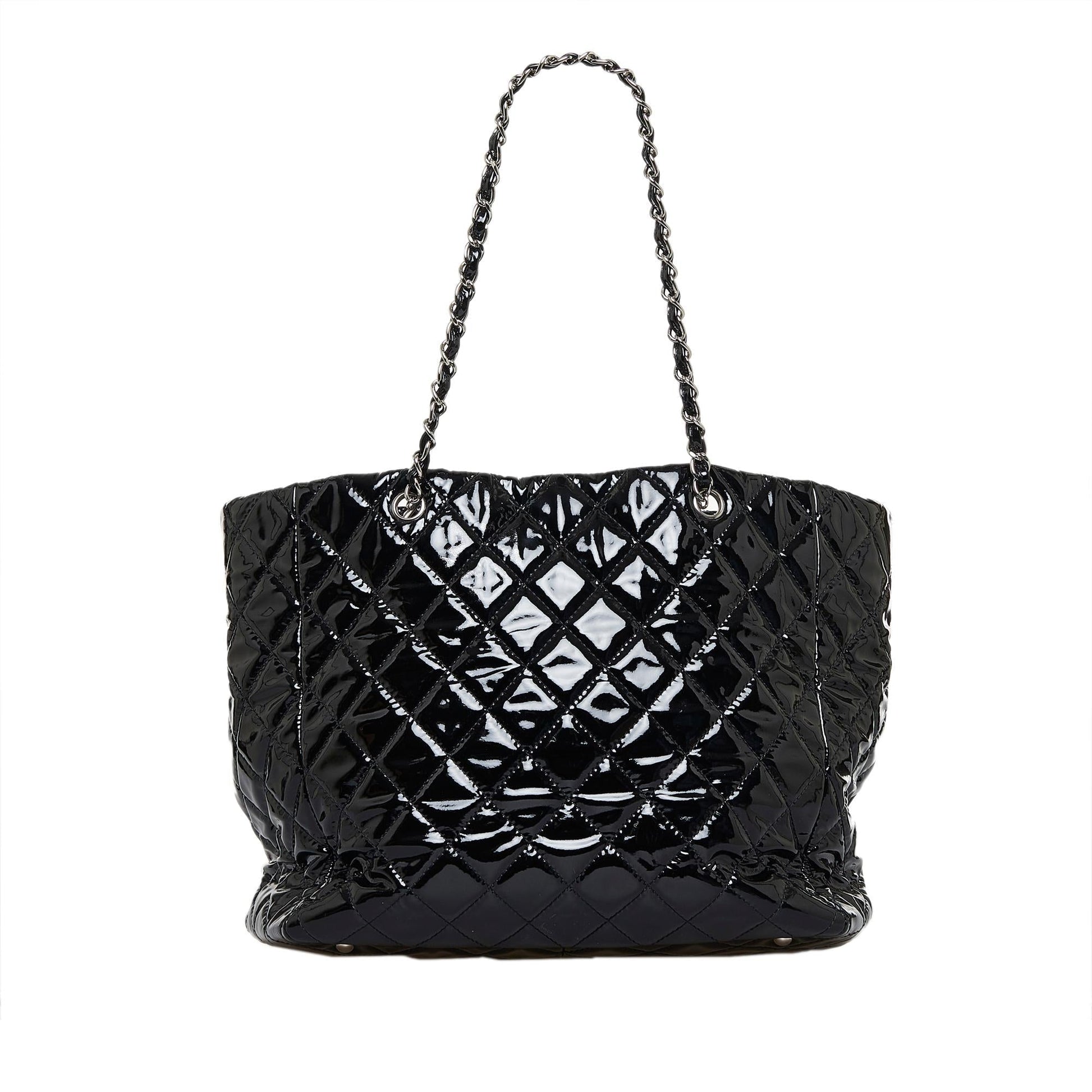 Chanel CC Charm Quilted Patent SHG-Ctv5c8 Leather Key Chain