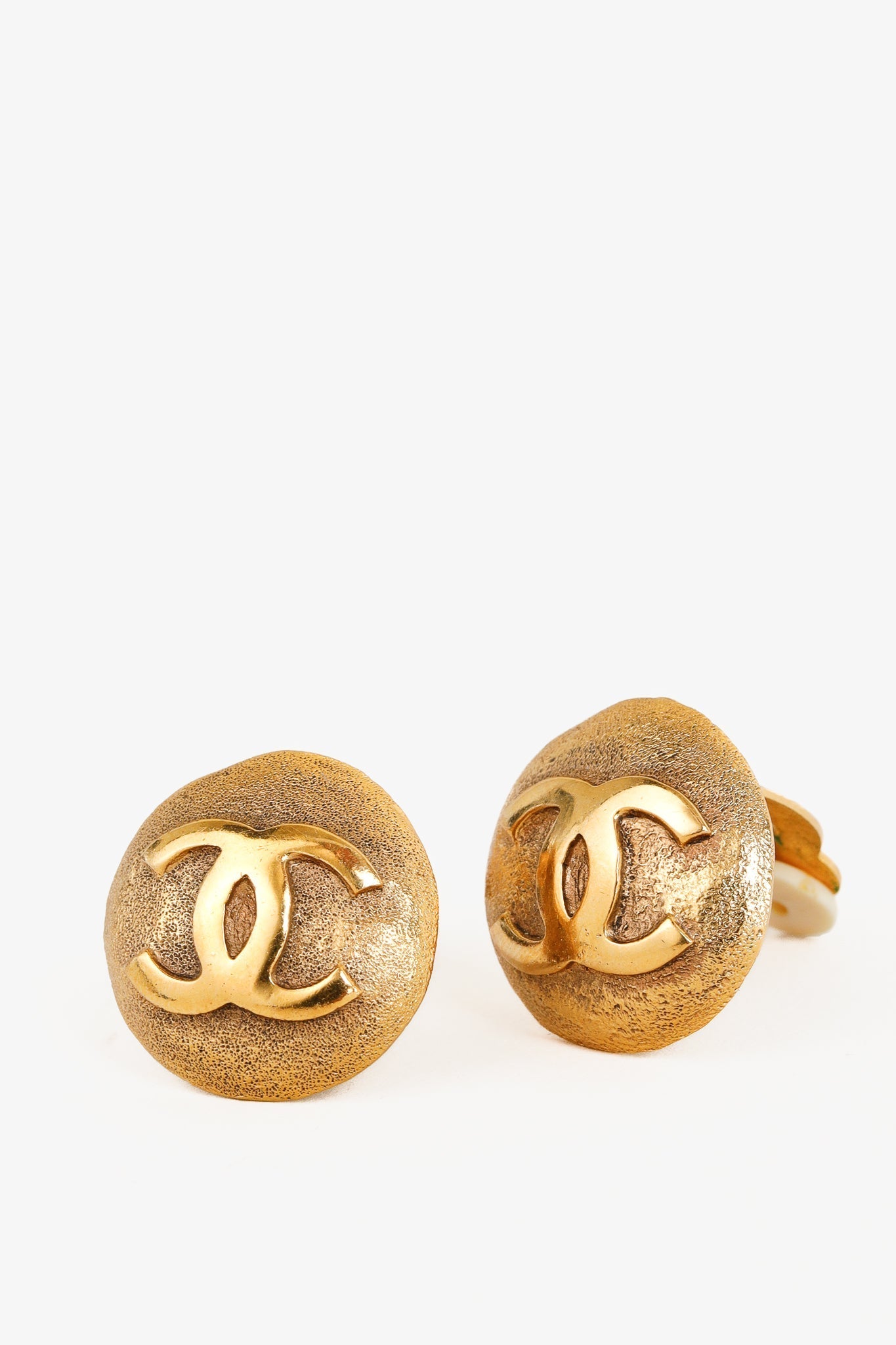 Chanel Gold-Tone Round Interlocking CC Clip-On Earrings Jewelry