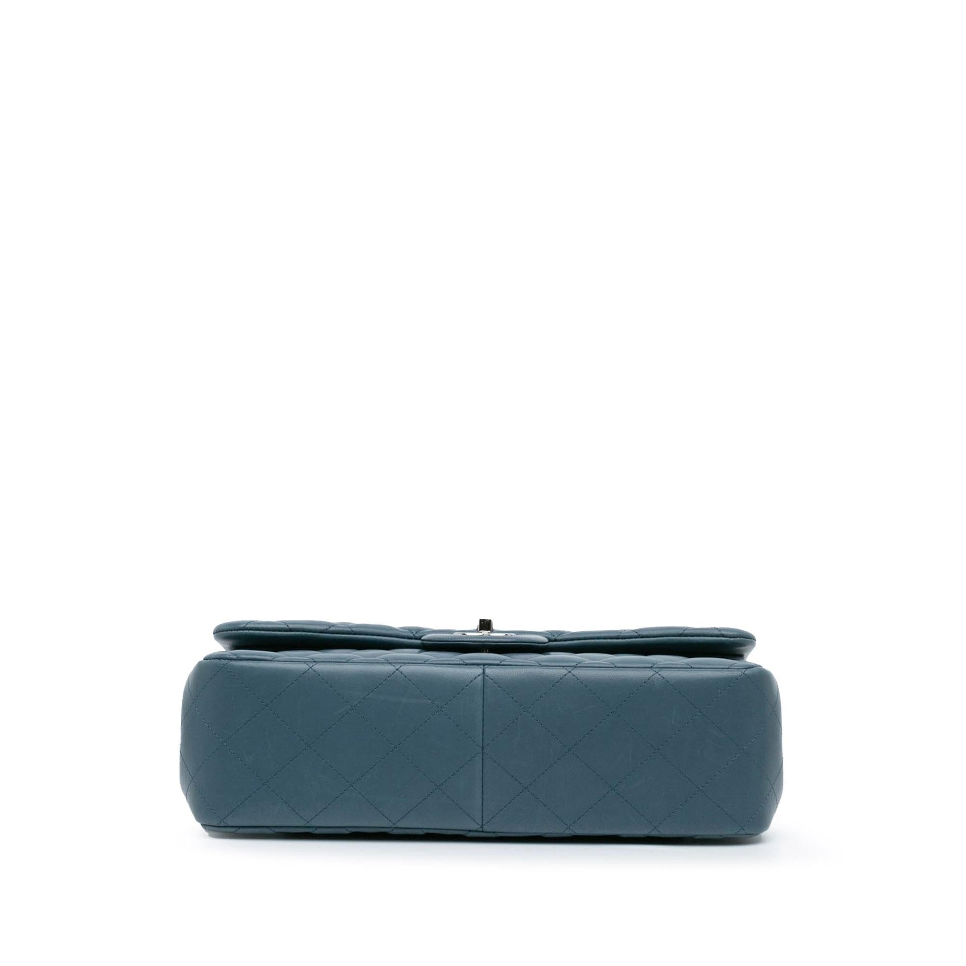 Chanel Jumbo Classic Lambskin Double Flap Handbag
