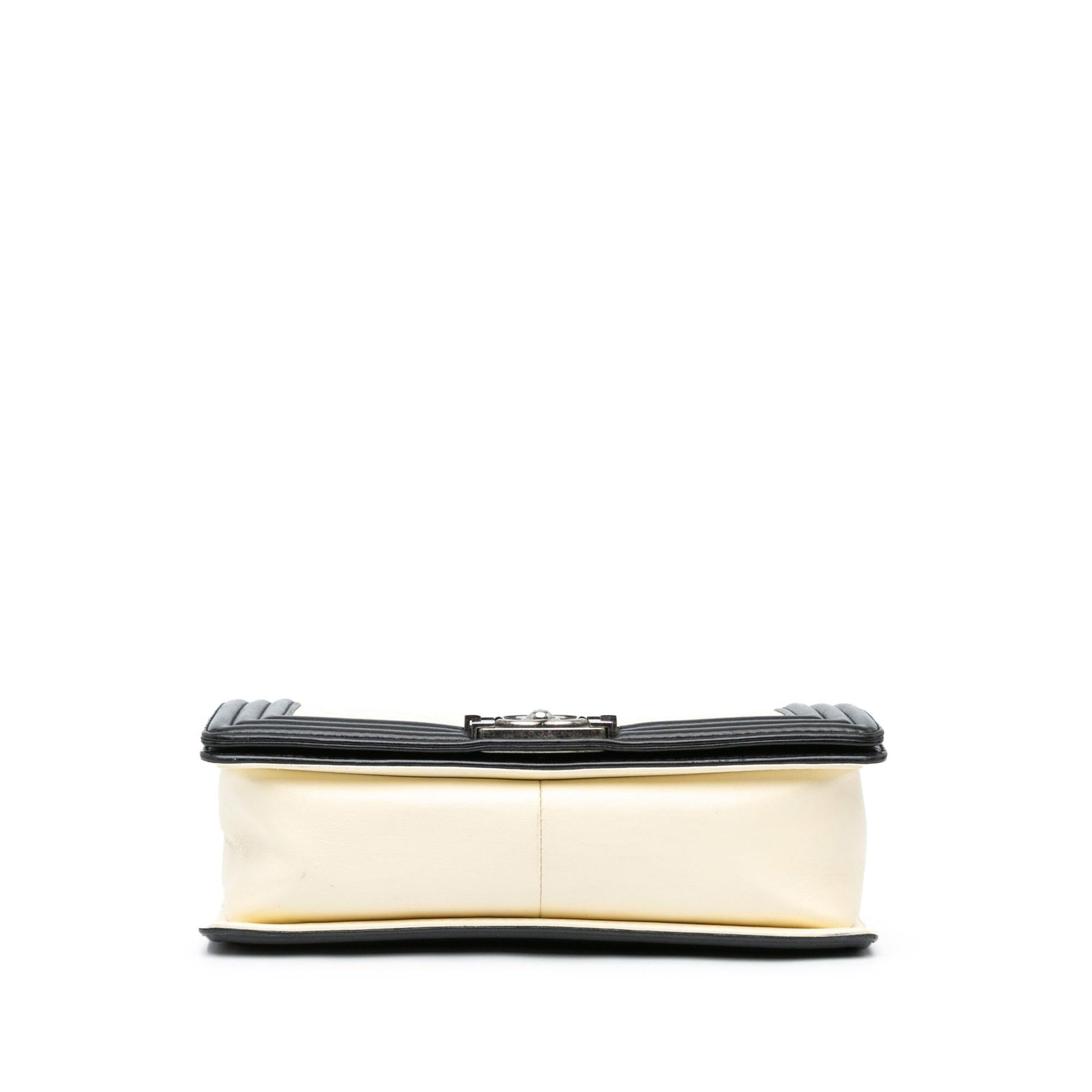 Chanel Bicolor Lambskin Boy Flap SHG-qI2Oyf Handbag