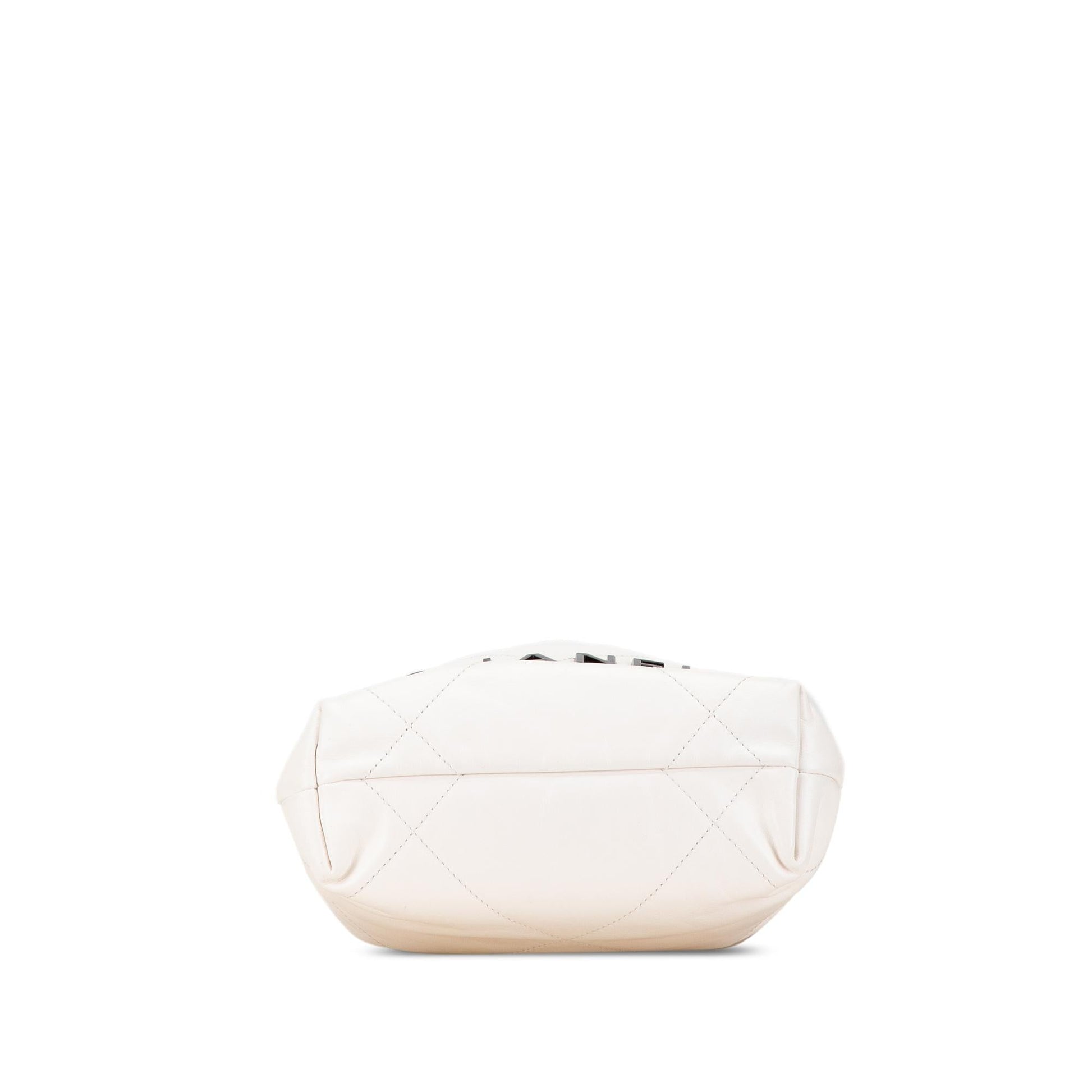 Chanel Shiny Calfskin 22 Hobo Shoulder Bag Hobo 1