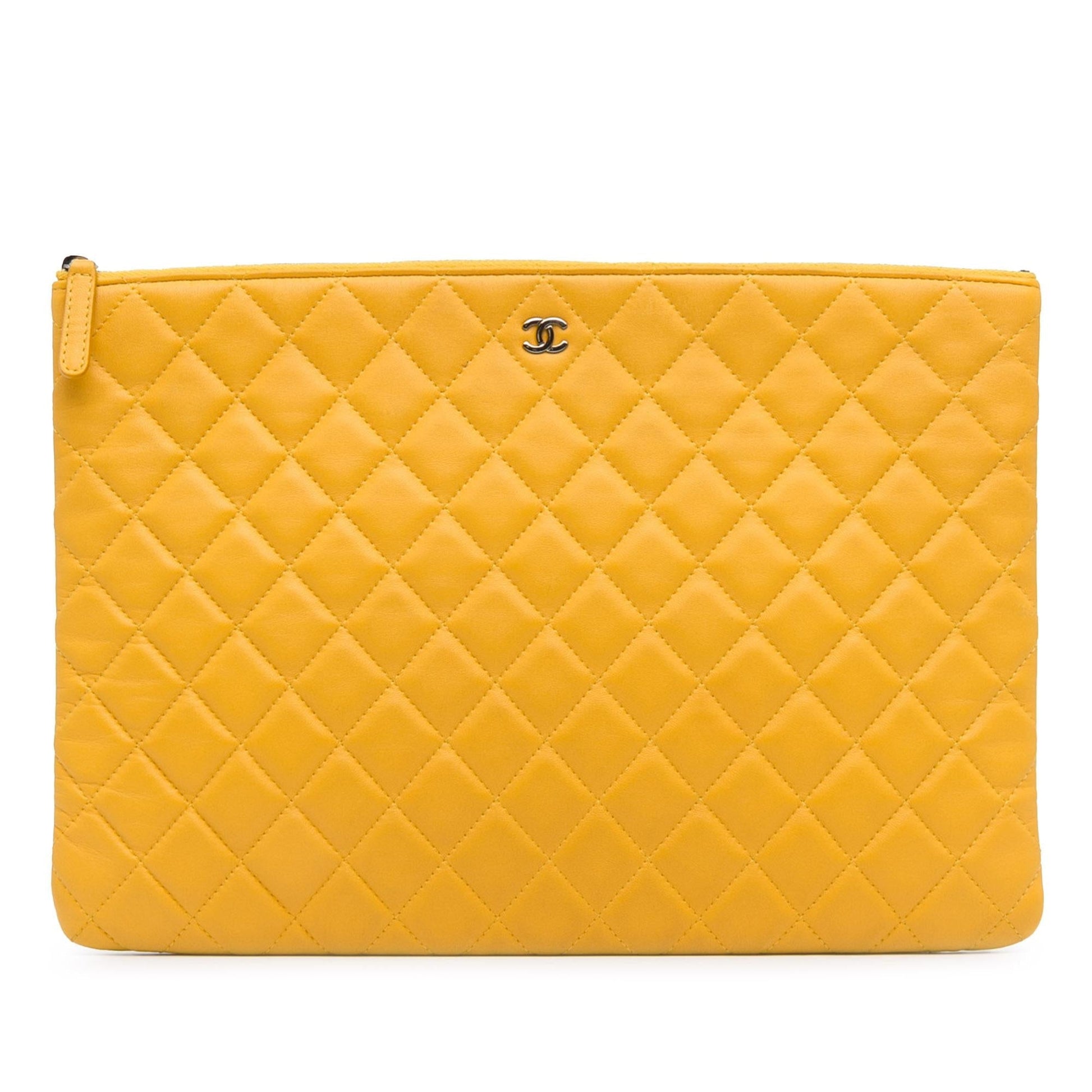 Chanel Quilted Lambskin O SHG-d1f50a Clutch Bag