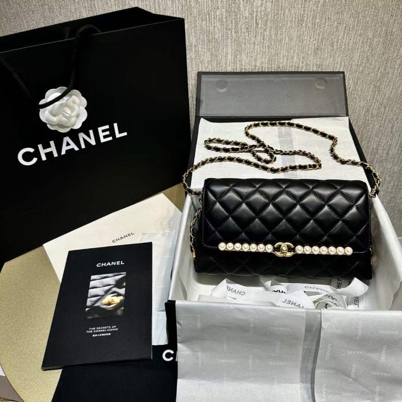 Chanel Chanel Chain Bag Bg02132 Handbag