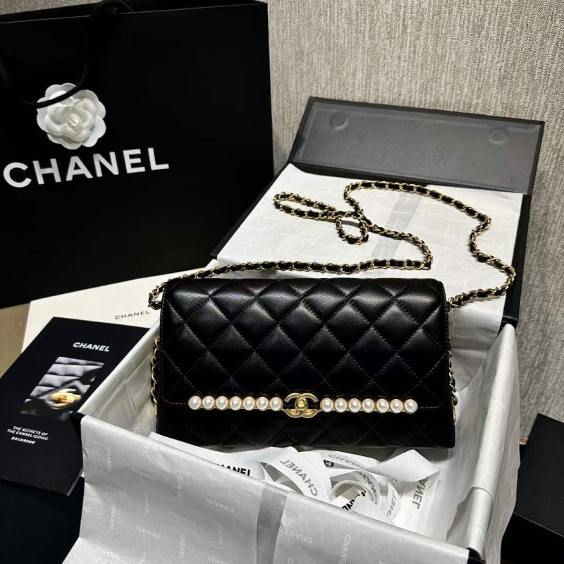 Chanel Chanel Chain Bag Bg02132 Handbag