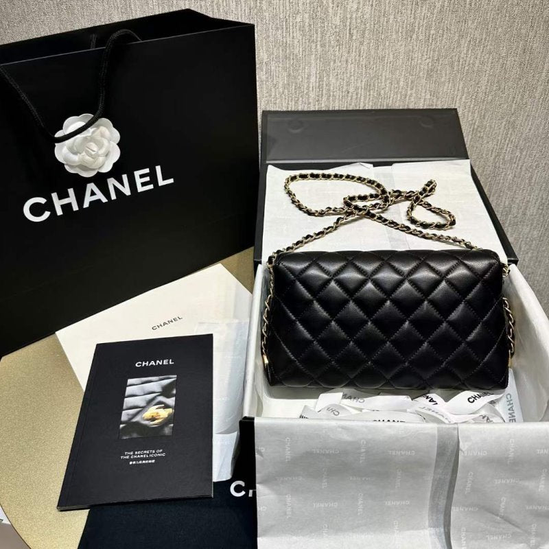 Chanel Chanel Chain Bag Bg02132 Handbag