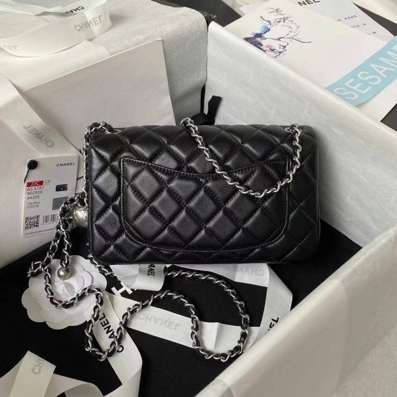 Chanel Chanel Flap Bag Bg02808 Handbag