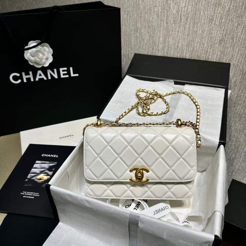 Chanel Shoulder Bag Bag Bg030575