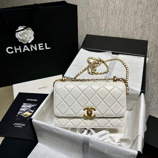 Chanel Shoulder Bag Bag Bg030575
