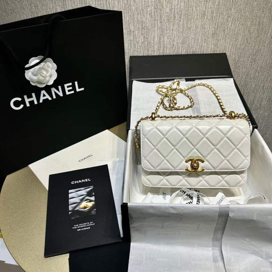 Chanel Shoulder Bag Bag Bg030576