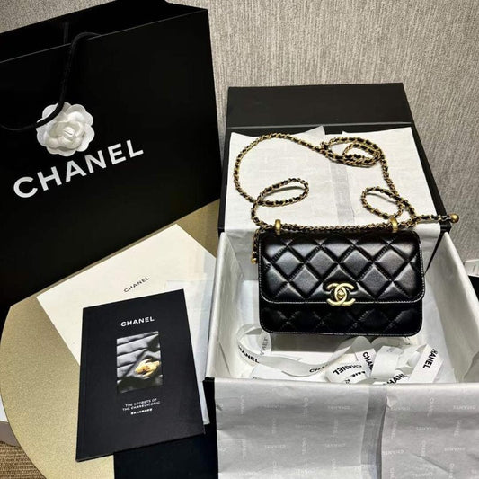 Chanel Shoulder Bag Bag Bg030577