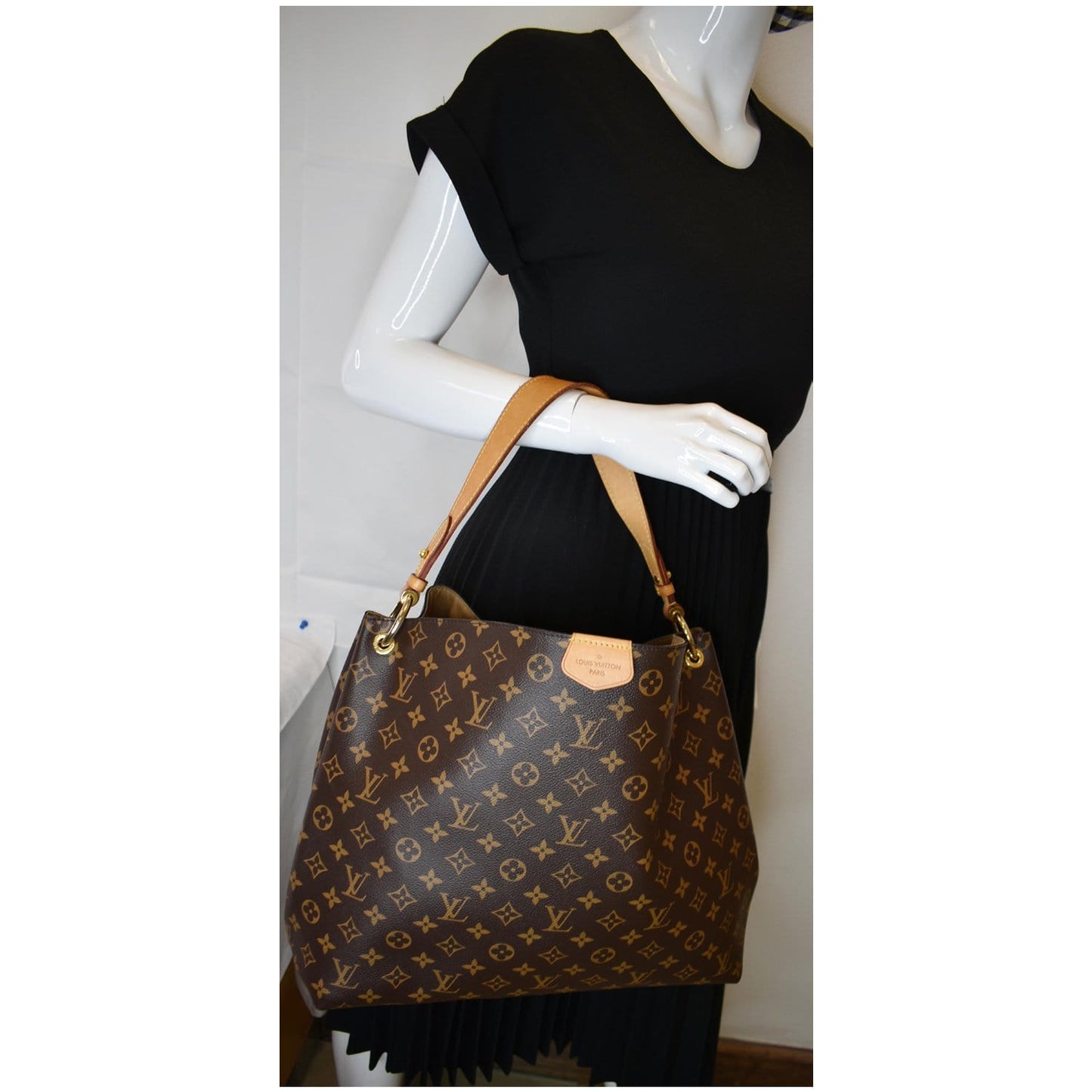 Louis Graceful Mm Shoulder Bag Canvas Monogram