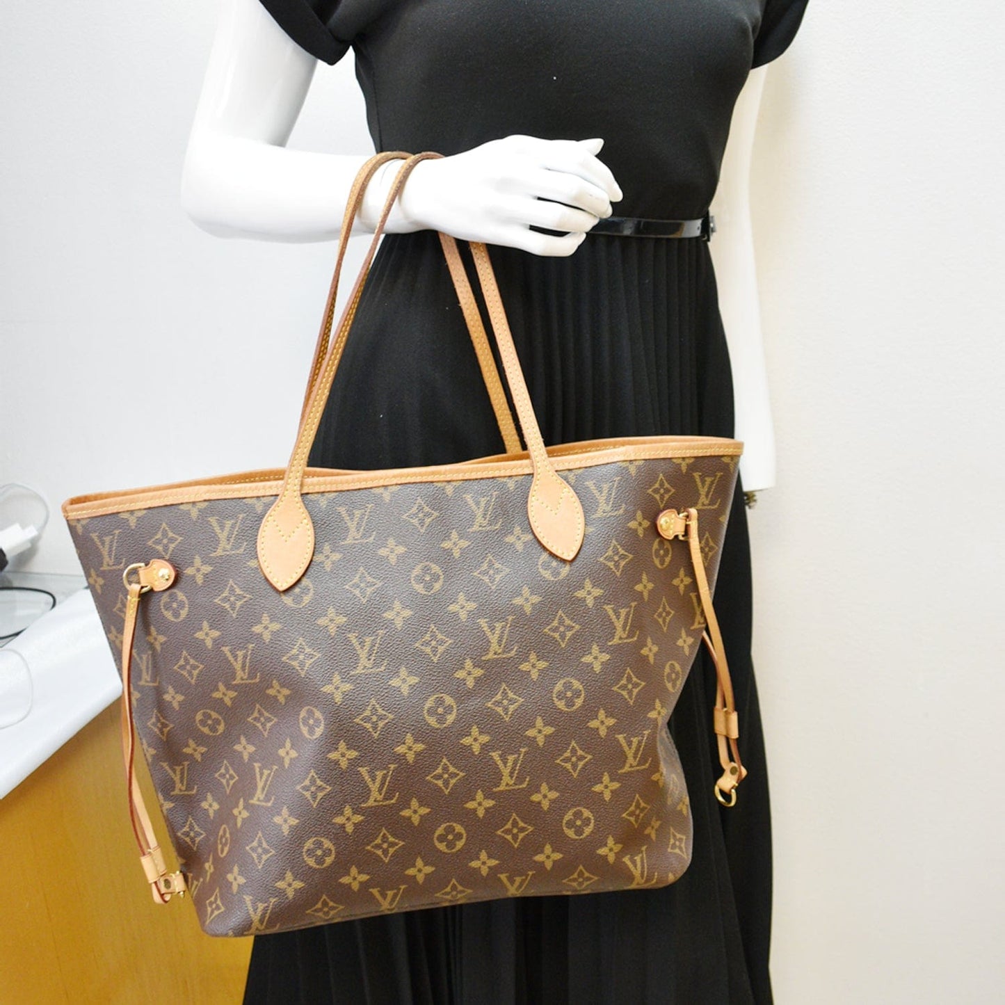 Louis Neverfull Mm Tote Shoulder Bag Fuchsia Canvas Monogram