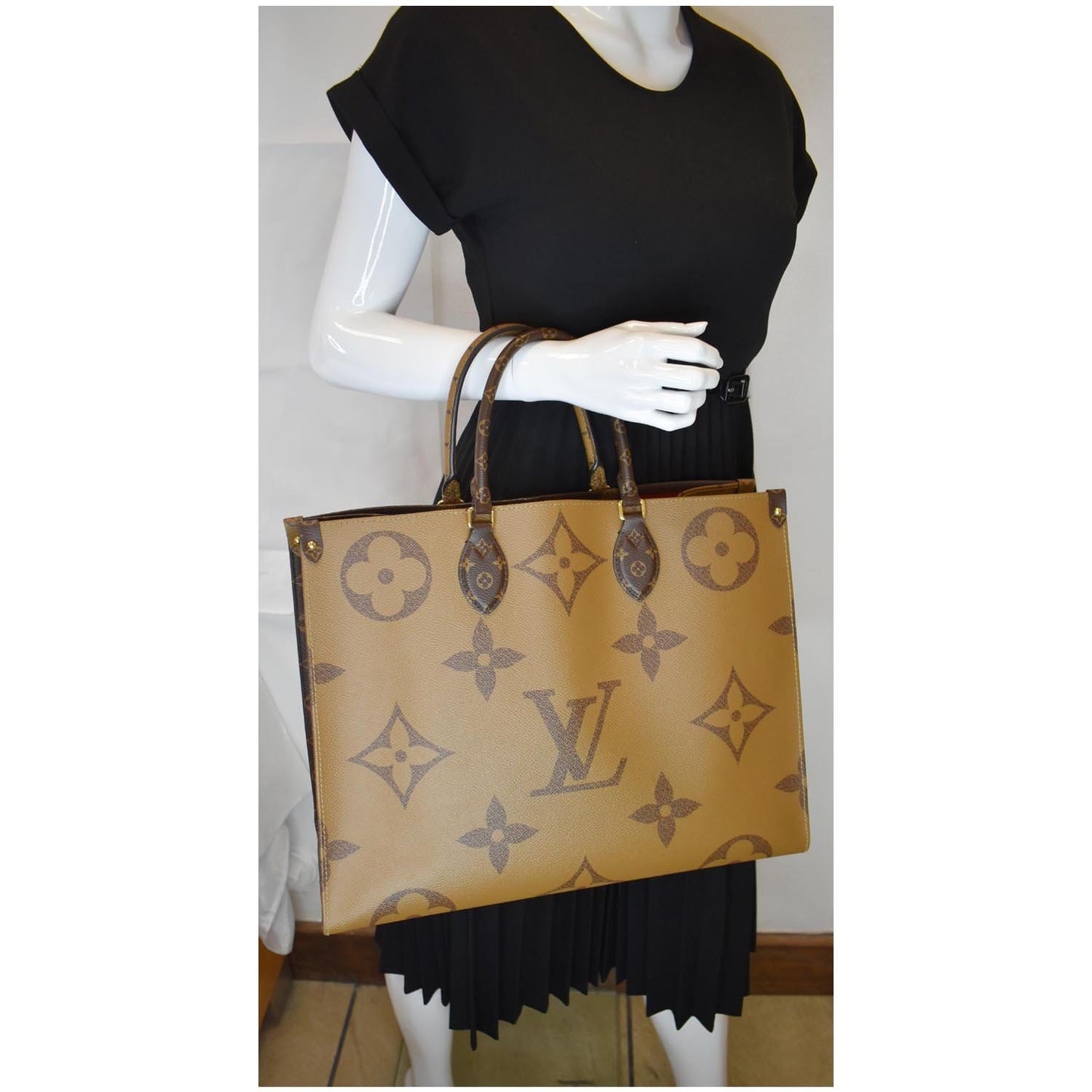 Louis Onthego Gm Reverse Giant Tote Shoulder Canvas Monogram Shoulder Bag