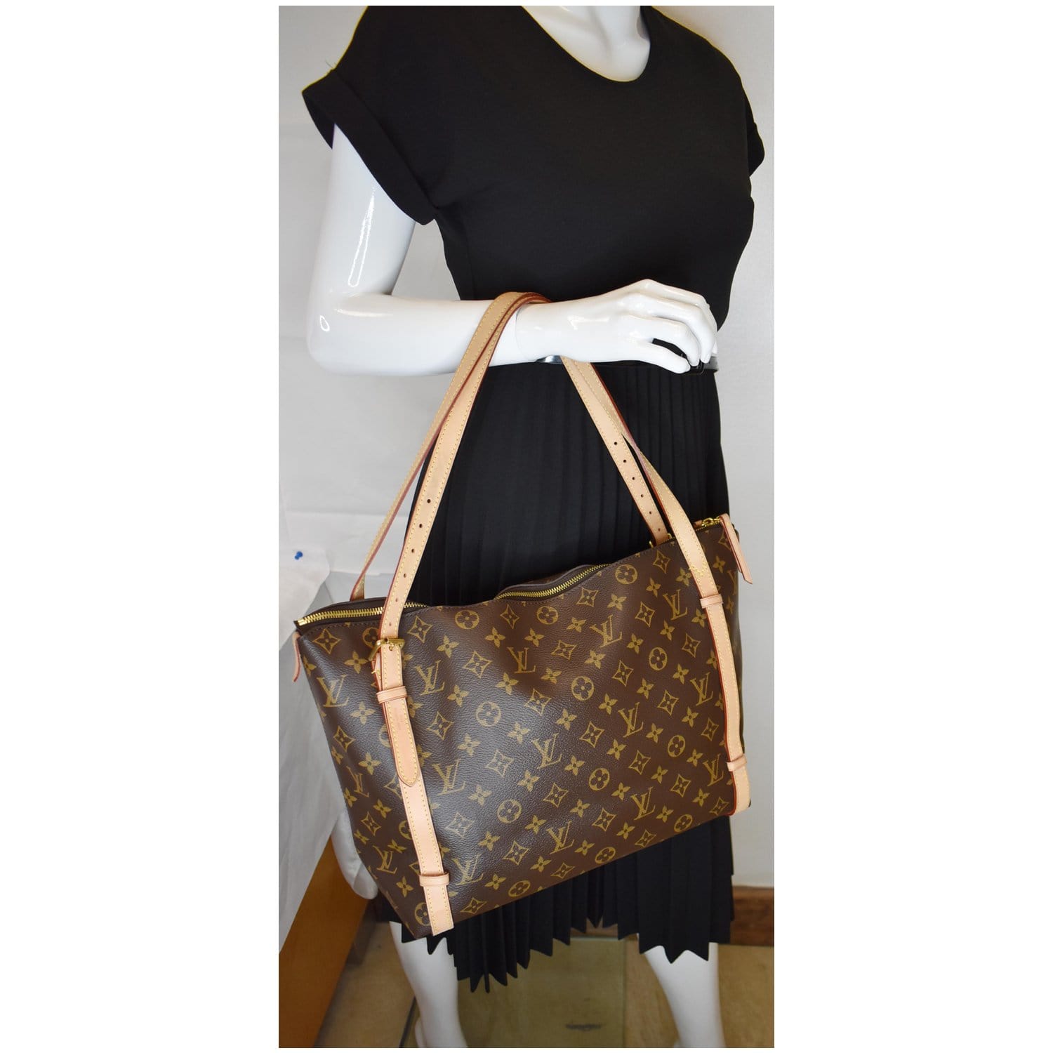 Louis Tuileries Shoulder Bag Canvas Monogram