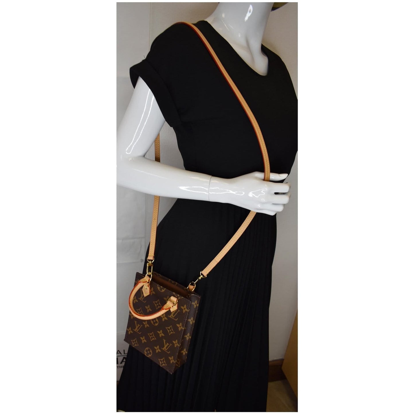 Louis Petit Sac Plat Shoulder Bag Canvas Monogram
