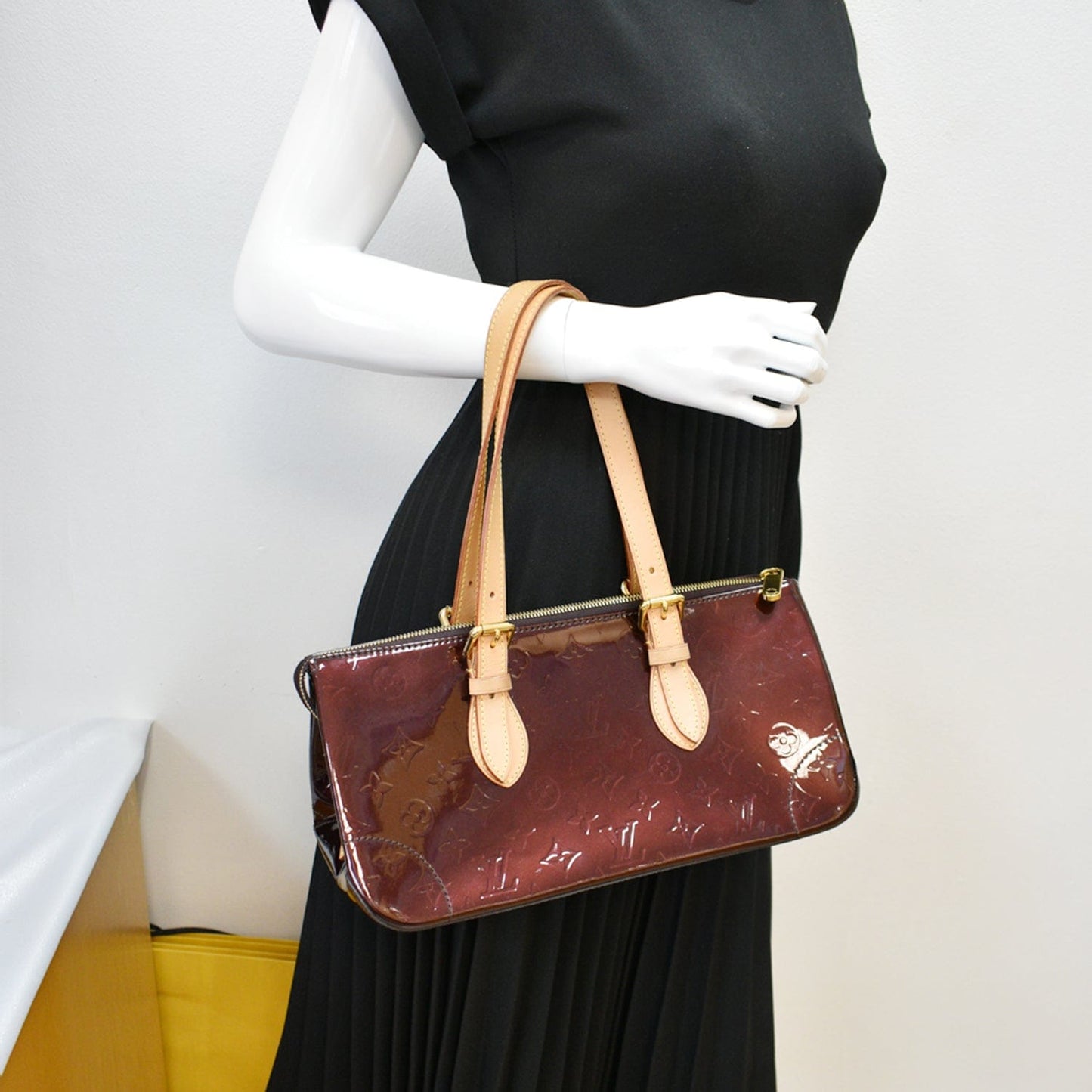 Louis Rosewood Vernis Shoulder Bag Amarante Monogram