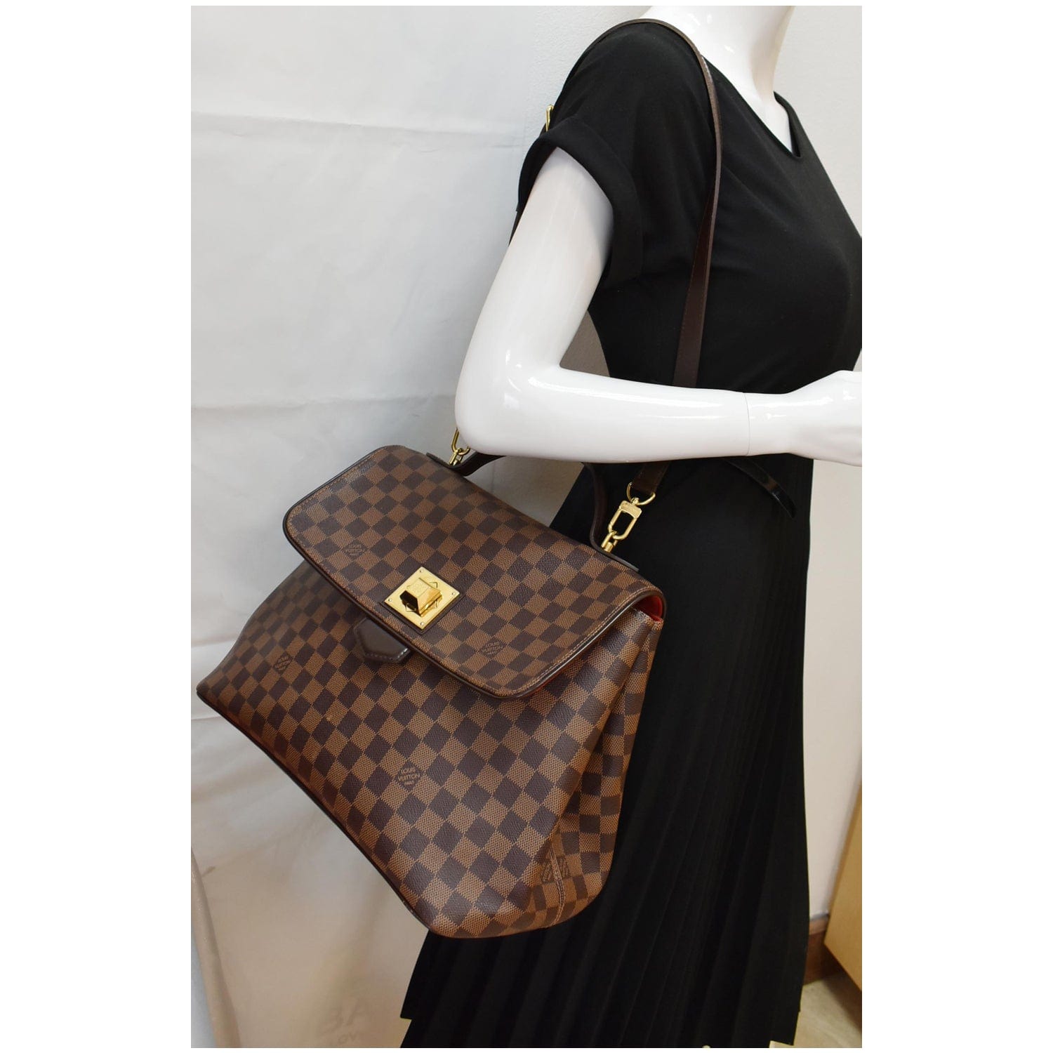 Louis Bergamo Gm Damier Ebene Shoulder Bag Brown