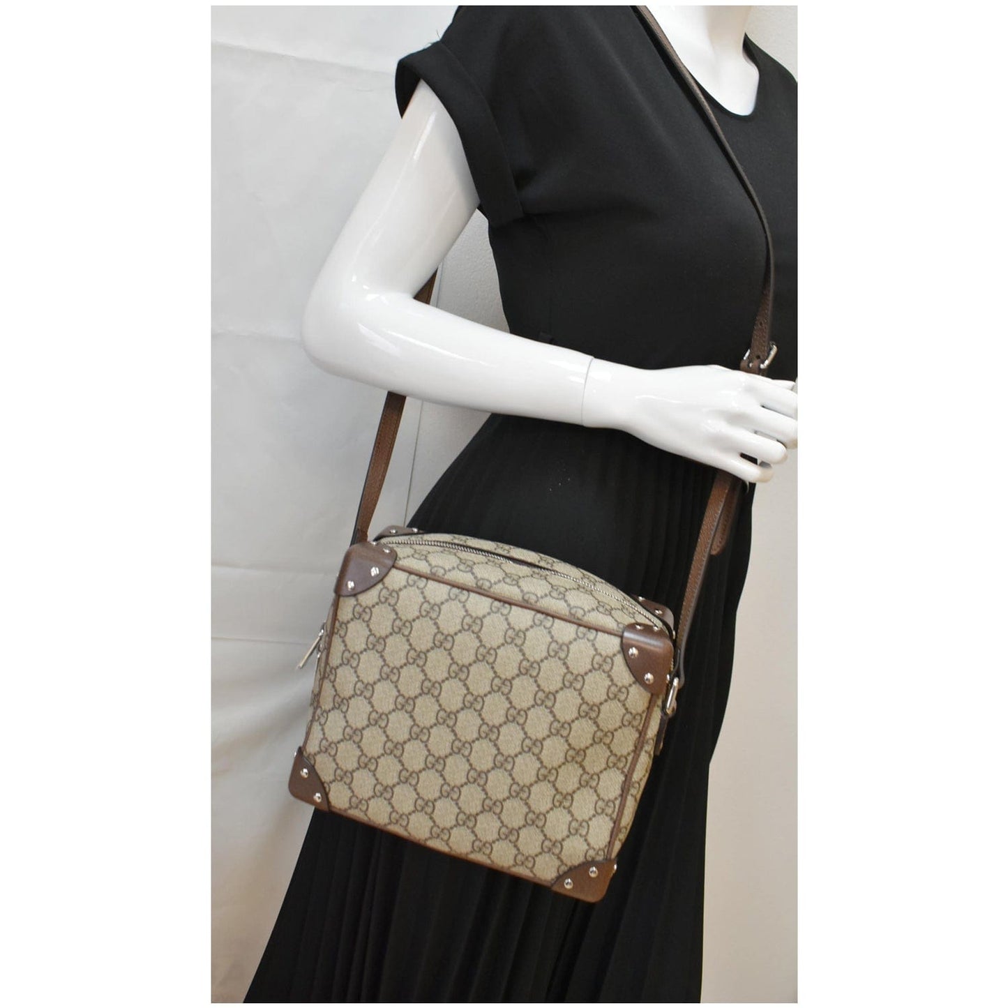 Gucci Supreme Shoulder Bag Canvas Monogram