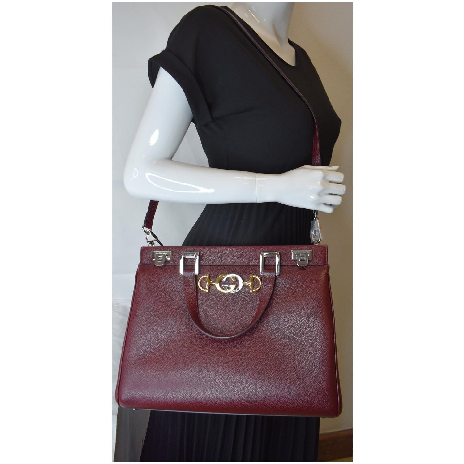 Gucci Zumi Grainy Top Handle Bag Burgundy Leather Medium Shoulder Bag