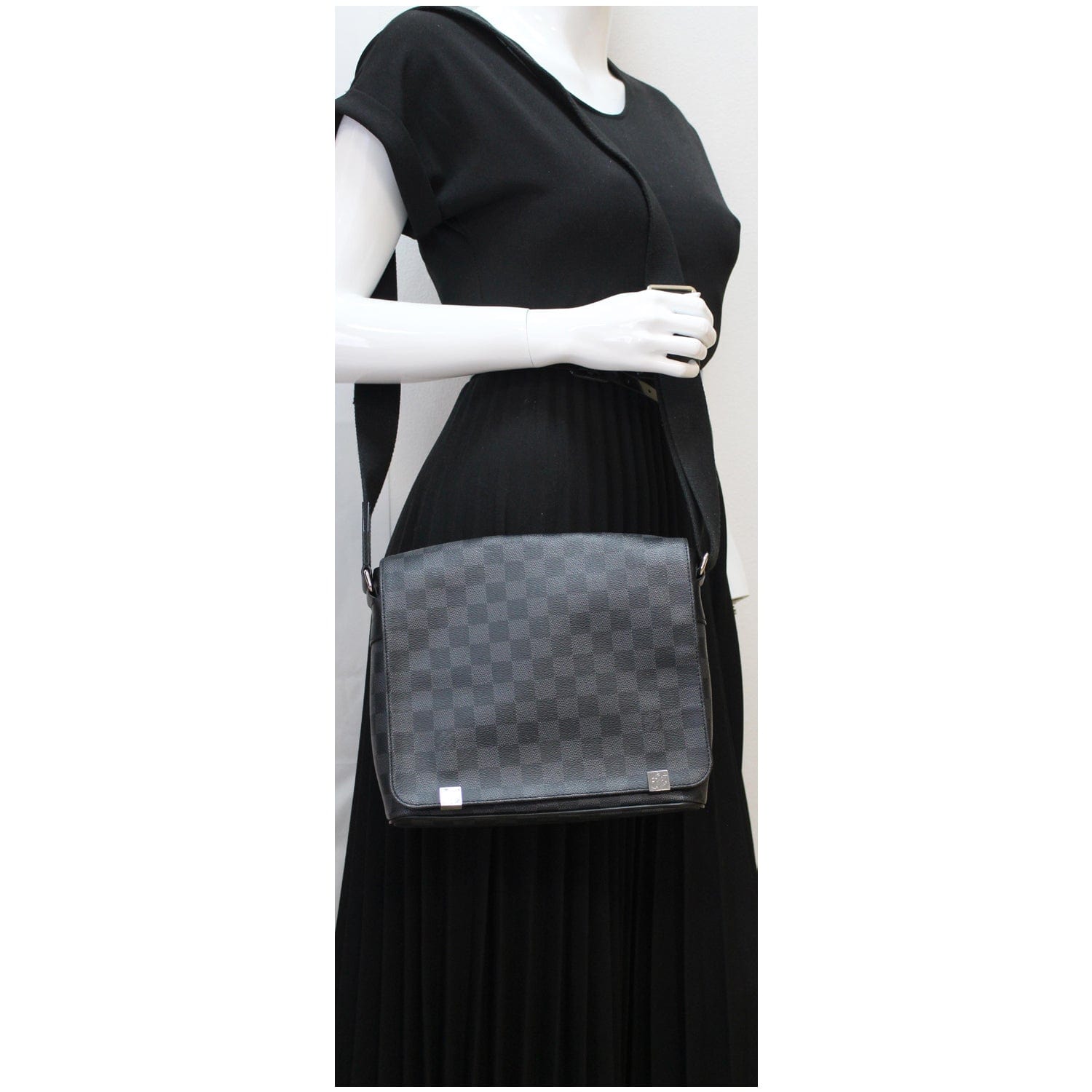 Louis District Mm Damier Graphite Messenger Bag Black Crossbody Bag