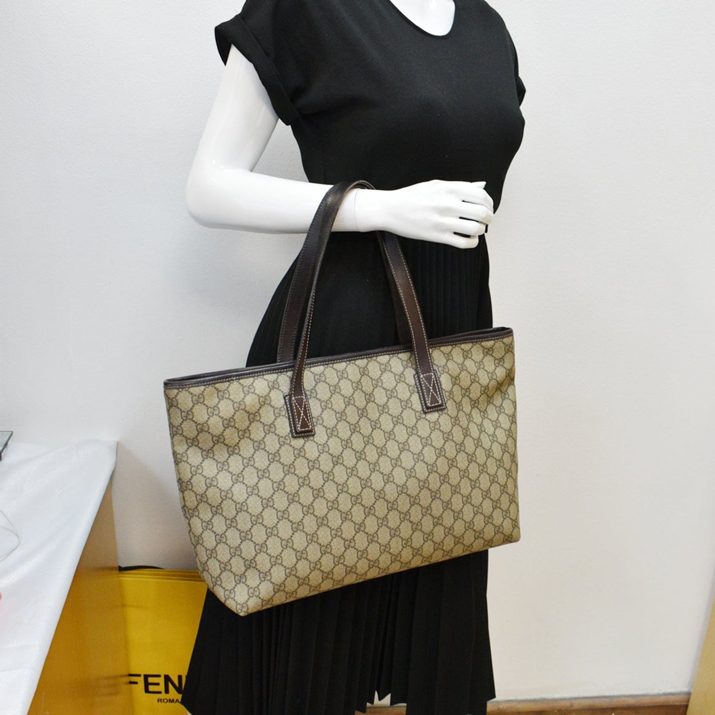 Gucci Supreme Tote Bag Canvas Beige