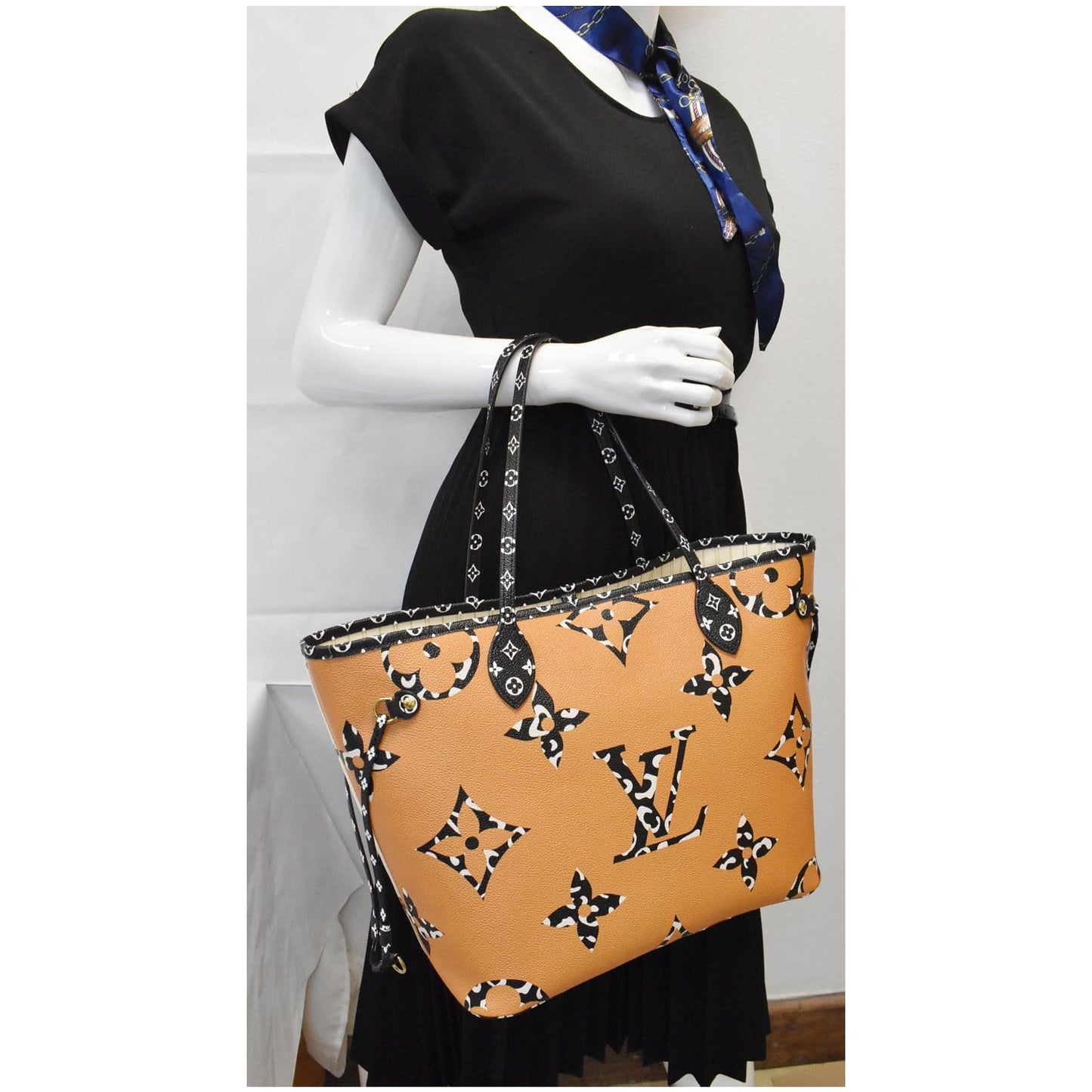 Louis Neverfull Mm Jungle Shoulder Bag Ivory Monogram